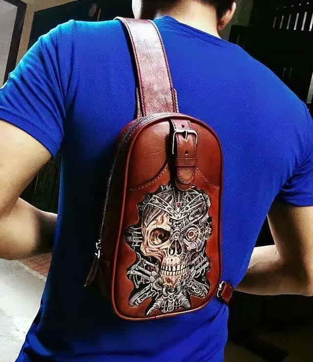 不止"玩皮",复古男士的皮雕文化味儿