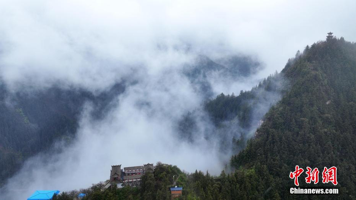 雨后兴隆山云海浩渺入画来
