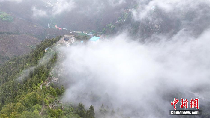 雨后兴隆山云海浩渺入画来