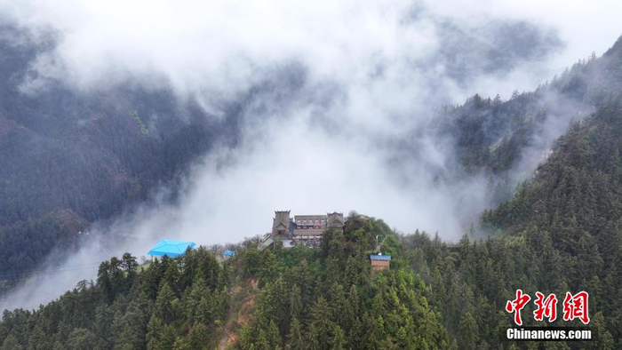 雨后兴隆山云海浩渺入画来