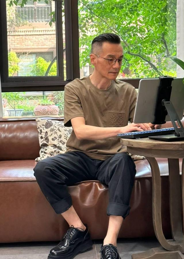 男人过了50岁后,还该不该打扮自己?看完3组素人对比图,就懂了