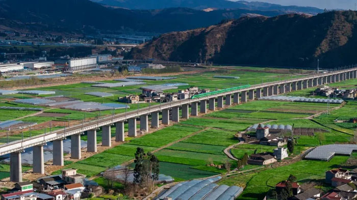 ▲新成昆铁路沿线风光。图据人民铁道