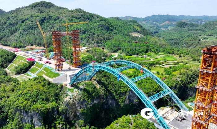 贵平高速拉密河大桥钢管拱肋顺利合龙6969拉密河大桥位于平塘县者