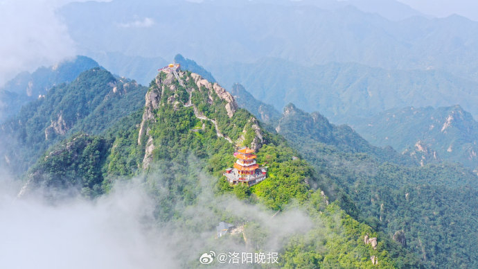 白云山景区位于嵩县,是国家5a级景区.