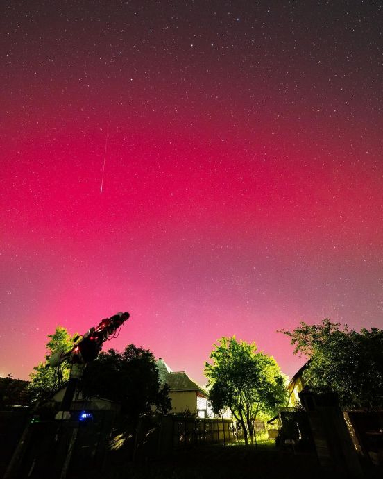 摄影师alex olariu拍摄到最近出现的粉色极光,真的太美了!