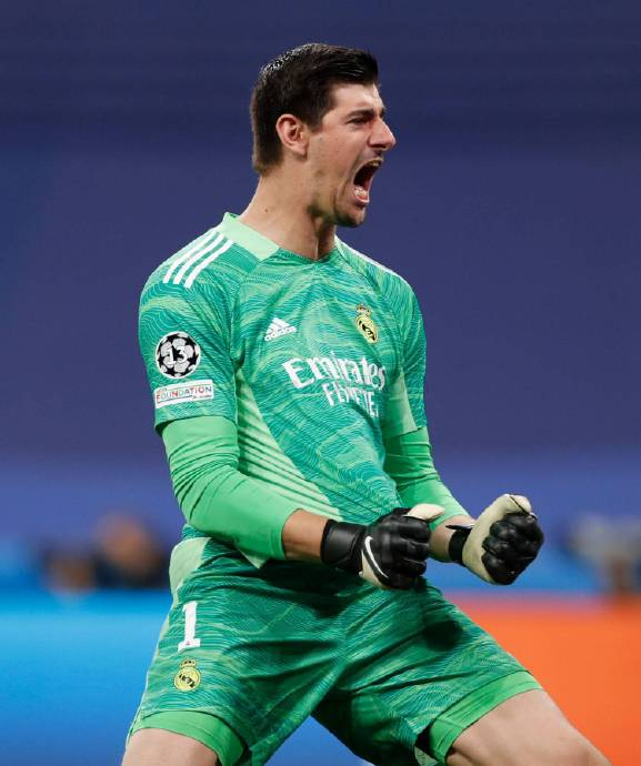 2场比赛 2场零封 库尔图瓦回来了!|库尔图瓦|皇马|格拉纳达_新浪新闻