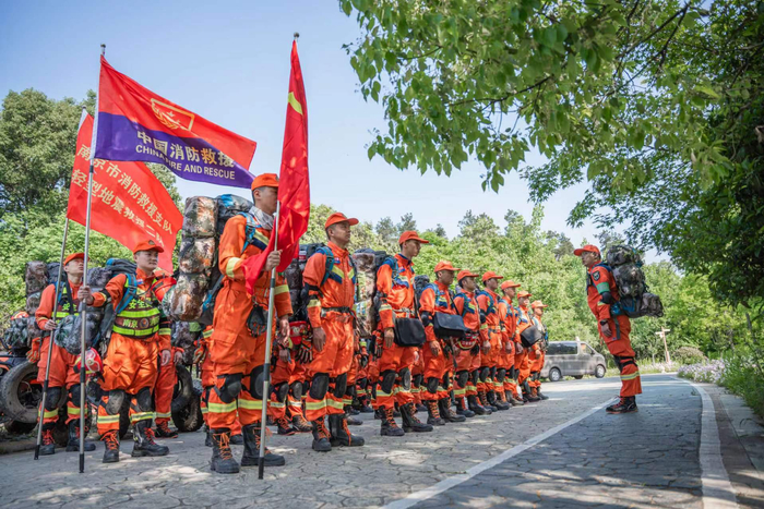 南京消防开展地震救援实战演练
