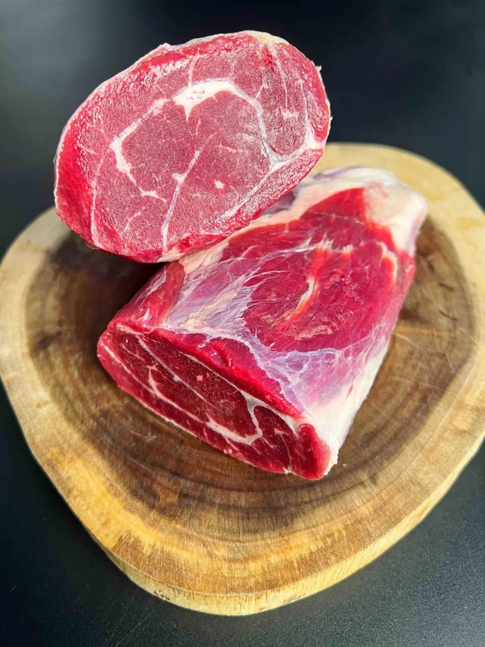 普通牛腱大家一般都会酱卤只有这个和牛金钱腱脊梁强烈推荐大家清卤!