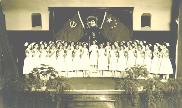 1949年护校毕业生在协和礼堂举办毕业传光典礼