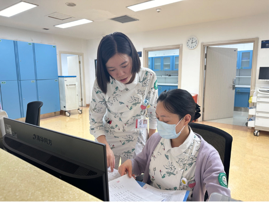 她选择成为一名白衣天使,只因汶川地震中被ta帮助…|刘佳|护士|白衣