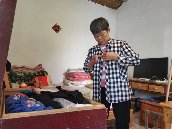 朱守珍说衣服鞋子都是侄女们买的