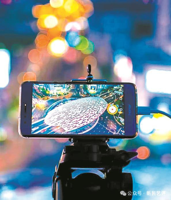 扫一扫请关注“新民艺评”