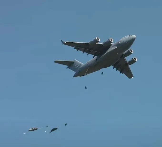 北约伞降演习。图/美军官网