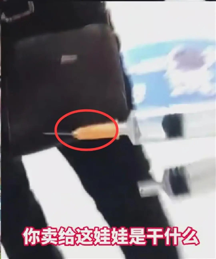 文具店售卖的带针头的注射器（媒体报道截图）
