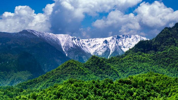 秦岭山脉最高的山峰图片