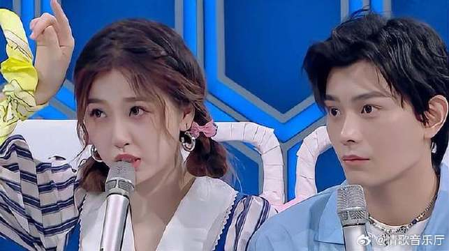 虞书欣干扰赵小棠 小棠直接"怼",虞书欣表情太萌了!