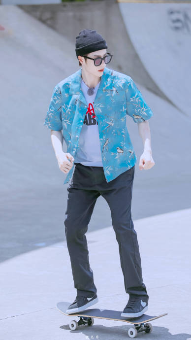 王一博能不能常穿花衬衫