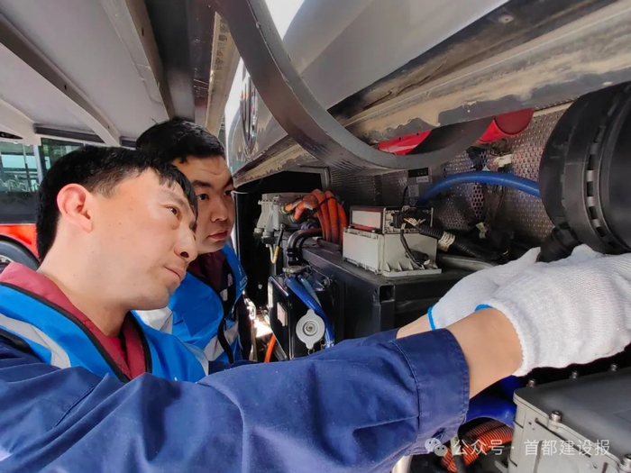 "车医生"王晓松坚守一线巡检问修