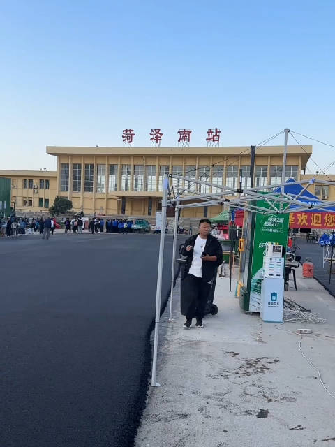 连夜修路,安装公厕……郭有才爆火后菏泽南站迎来大蜕变