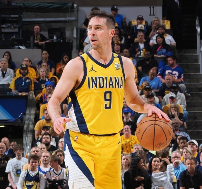 tj麦康奈尔20分钟砍下15 10,创下季后赛纪录|季后赛|nba季后赛_新浪