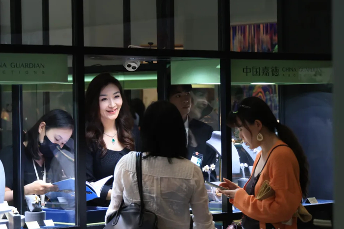 据英文虎报传讯,缅甸商人苏默谢(sumoxie)近期撤下了数件翡翠拍品.