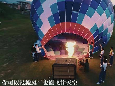 无需披风,也能翱翔于蓝天白云时代少年团新歌披风热情向上小助手