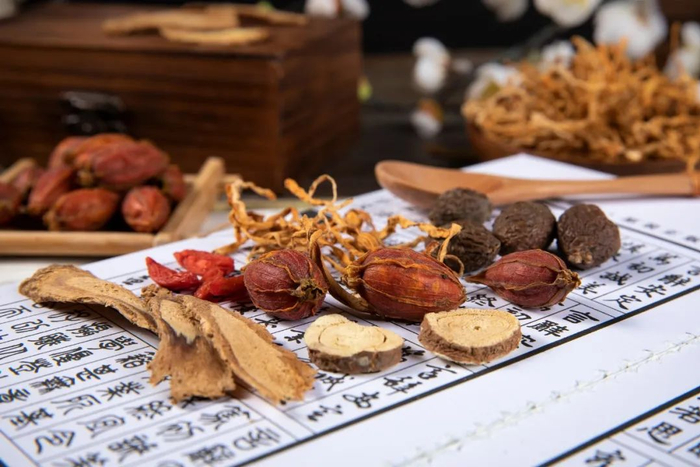 姜半夏,蒲黄,桑寄生,山慈菇等.