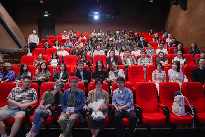 在呼唤与彼岸之间,看见遥远的自己