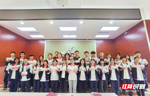 215名桑植一中弘慧学子获奖(助)学金