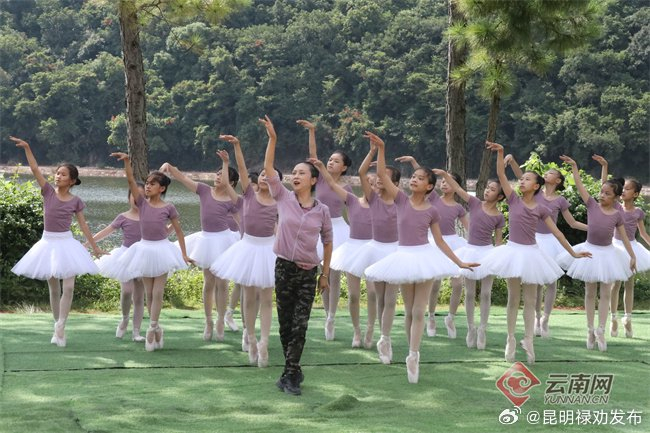 而这位伯乐,就是在北京从事舞蹈编导工作的张萍.