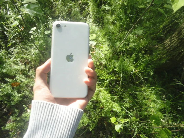 于是,我在 13 mini 和 se 第 3 代中间抉择的时候,面对价格几乎翻倍