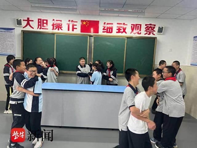 镇江实验中学女主角图片