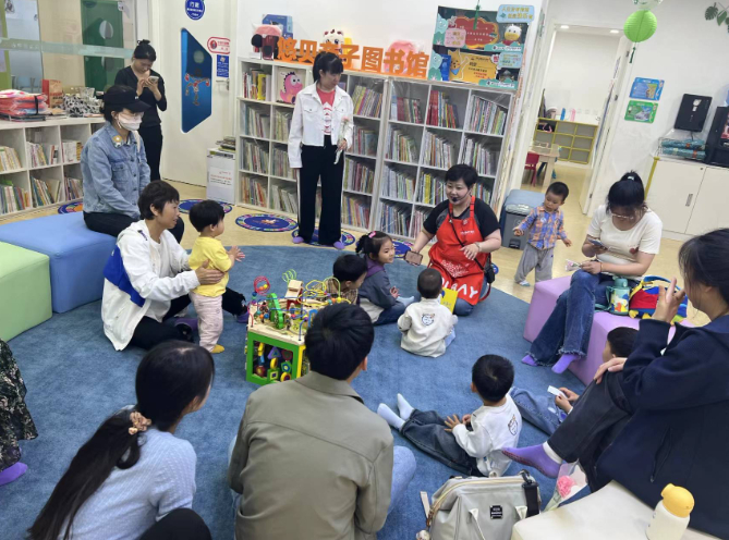 《好喜欢妈妈》母亲节主题故事会社区党群服务中心母亲节走进玉田凤栖