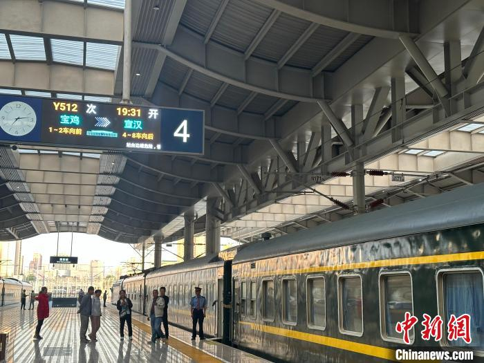 图为y512次康养专列.