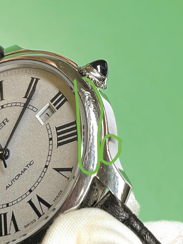             卡地亚专柜向方女士供图试图证明表冠歪斜与外力有关          