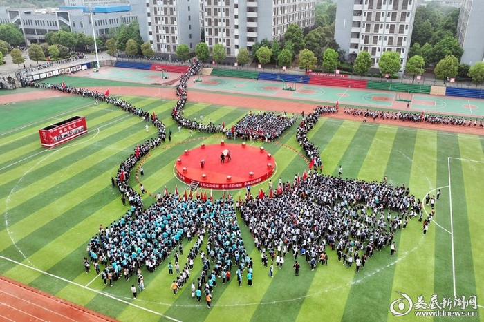 用脚步丈量青春——娄底一中举行第十一届远足活动