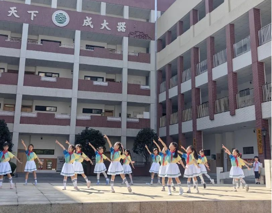 浓情五月天,感恩母亲节  成都市蓉城小学增强学子感恩意识