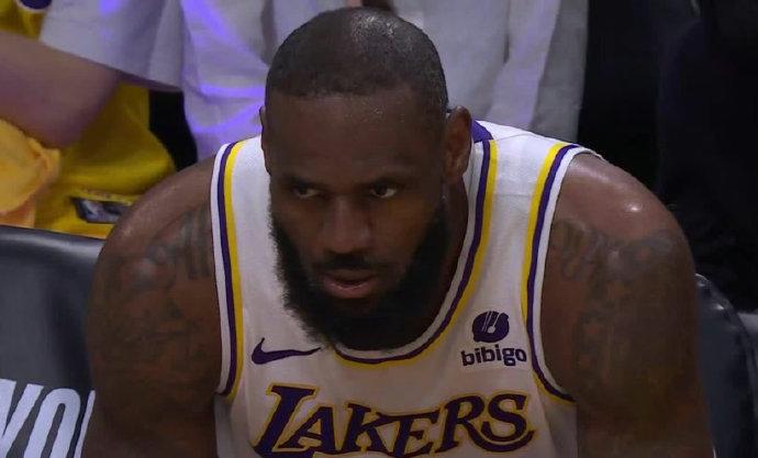 詹姆斯全能战士形象解析:优势与局限并存,需顶级队友支持