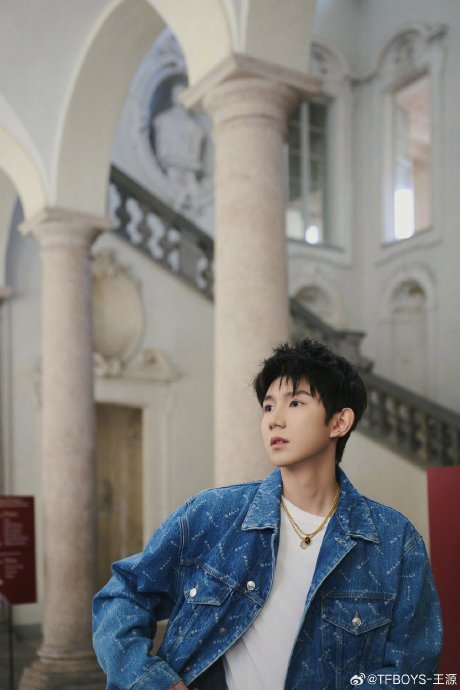 tfboys给王源新歌《fingerprints(触不可及的你)》宣传!