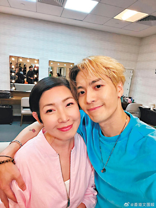 王嘉尔想恋爱盼35岁前成家