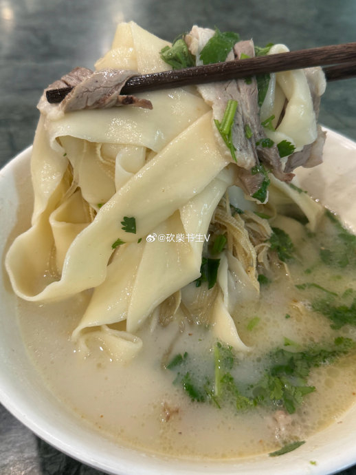 河南郑州聚奎苑烩面,15一碗=四两?
