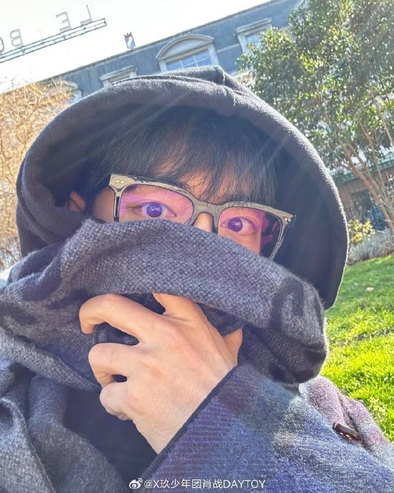 阳光下的素颜肖战自拍照!老公你终于来了!