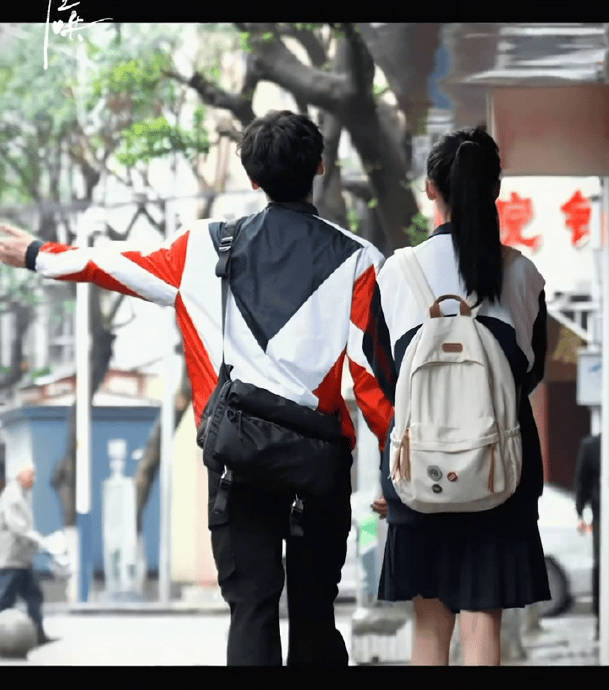 白敬亭章若楠难哄,背影好好嗑