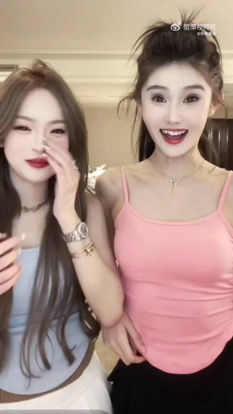 周周小可爱霸气亲吻夏雪,夏雪都惊呆了!