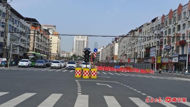 南宁市仙葫大道开泰路口今起封闭施工，建议这样绕行→