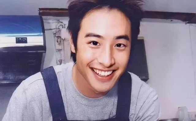 风光无量的潘玮柏,出道也很顺利.