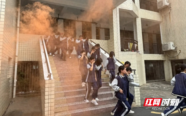 鼎城一中开展防灾减灾应急疏散演练活动