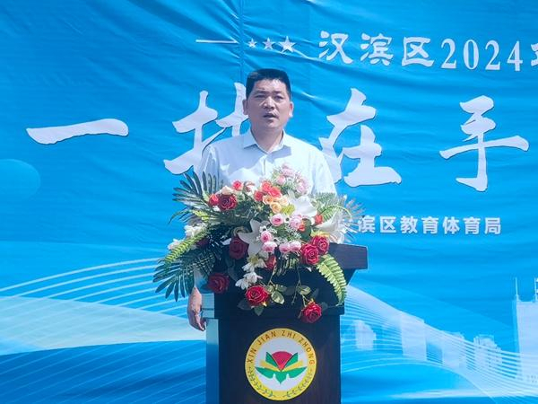 汉滨区教体局相关股室,五里中心校,建民中心校相关负责人及辖区初中