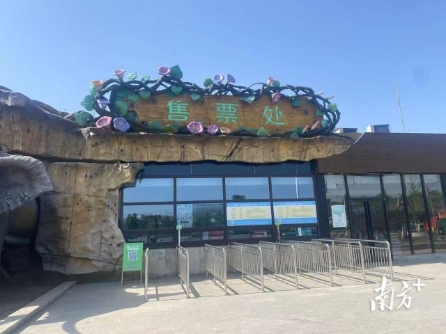 5月14日上午，阜阳野生动物园售票处空无一人。 南方+ 朱红鲜 拍摄