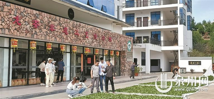 到烟火古城追寻奋斗足迹